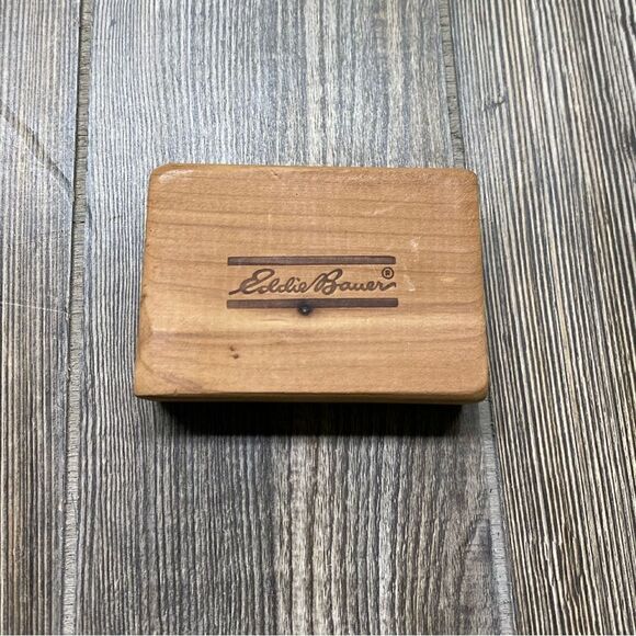 Vintage Eddie Bauer Aromatic Cedar Block Cloth Insect Guard - Picture 1 of 7